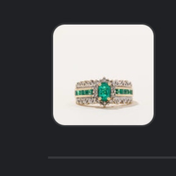 Elegant Silver and Green Gemstone Ring